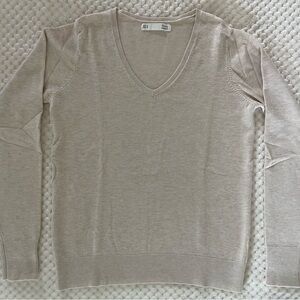 Sfera Beige Sand / Oatmeal V-Neck Sweater size M